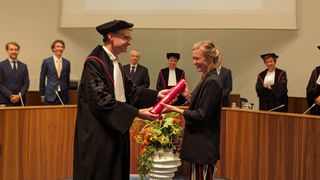 Kicky van Leeuwen is awarded her doctoral degree cum laude